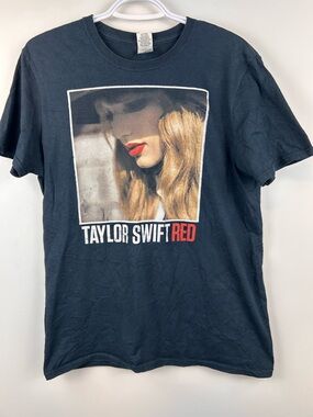 Taylor Swift RED Tour 2013 Graphic Band Tee Black Concert Shirt Size M